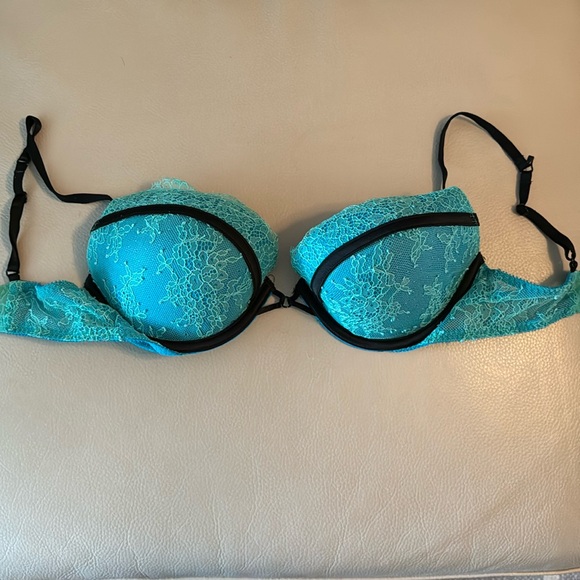 Victoria's Secret Other - VS lightly padded blue and black lace bra size 34C